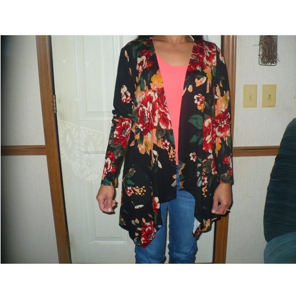 Womens Floral Cardigan With Pockets Small Lightweight Sweater Fall Fashion Trend - Picture 3 of 6
